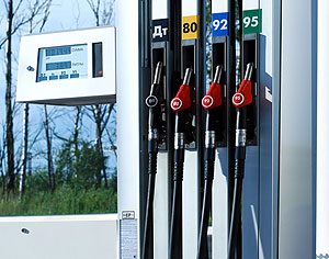 Belarusian oil refineries to supply enough gasoline to home market, Russia in 2015