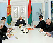 Belarus President orders railroad built to connect Minsk city, Minsk airport<br />